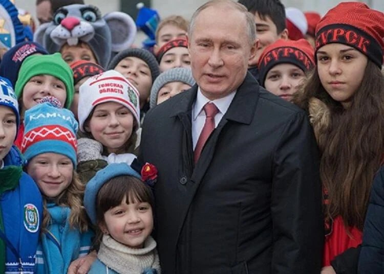 پوتین از روس‌ها خواست فرزندان بیشتری داشته باشند