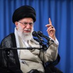 رهبر جمهوری اسلامی: نامزدها از توهین و سیاه‌نمایی اجتناب کنند