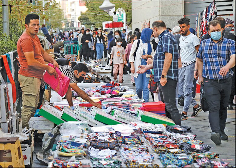 وزارت اقتصاد: دستفروشان هم مشمول پرداخت مالیات می‌شوند