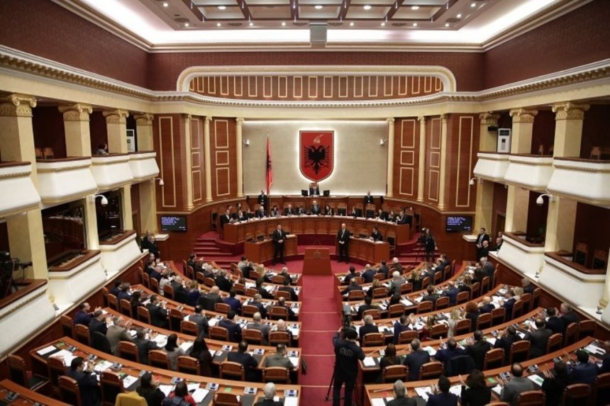 پارلمان آلبانی: توافق با ایتالیا برای ایجاد اردوگاه پناهندگان تصویب شد