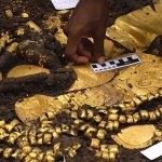 کشف مقبره ۱۲۰۰ ساله مملو از طلا در پاناما