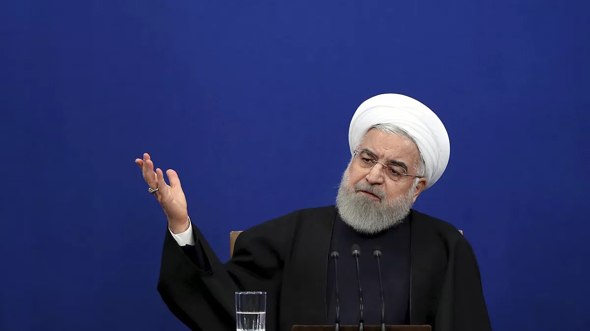 حسن روحانی: اگر گرانی بنزین قرار بود اوضاع کشور را به هم بریزد، چرا جمعه شب تحرکات شروع شد؟!