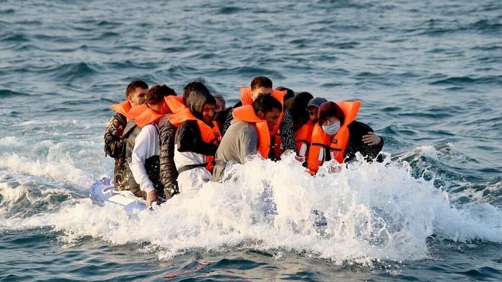 پنج پناهجو، از جمله یک کودک هنگام عبور از کانال مانش جان خود را از دست دادند