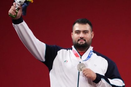 علی داودی وزنه‌بردار ایرانی به نایب قهرمانی رسید و سهمیه‌اش را برای المپیک قطعی کرد