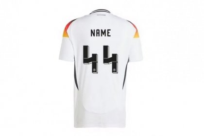 آدیداس فروش لباس تیم فوتبال آلمان با شماره ۴۴ را متوقف کرد
