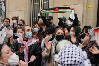 تجمع اعتراضی دانشجویان حامی فلسطین در دانشگاه علوم سیاسی پاریس