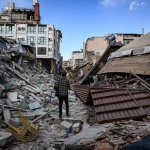 زلزله در تهران موجب دفن شدن حدود ۲ میلیون نفر زیر آوار می‌شود