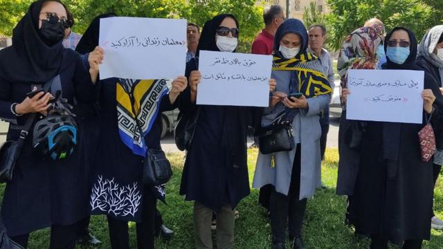 بازداشت ۴ تن از فعالان صنفی فرهنگیان در نوشهر و تهران توسط ماموران امنیتی