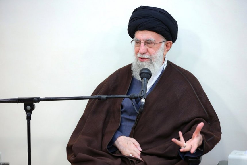 رهبر جمهوری اسلامی: همه برای سلامت رئیس‌جمهور و جمع خدمت‌گزار دعا کنند