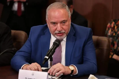 لیبرمن: اسرائیل بدون شکست ایران بقا نخواهد داشت