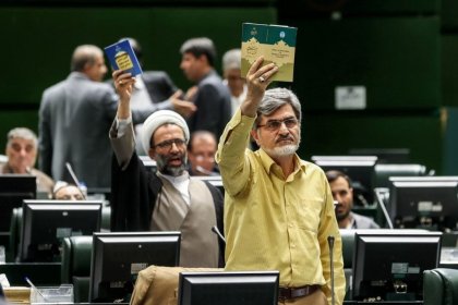 کوچک‌زاده، نماینده مجلس: زبان انگلیسی منحوس است