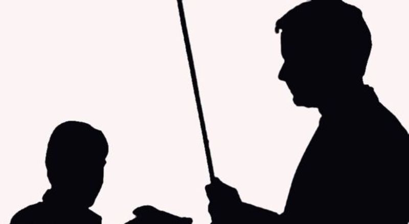 معلم خاطی به دادسرای سنندج احضار شد