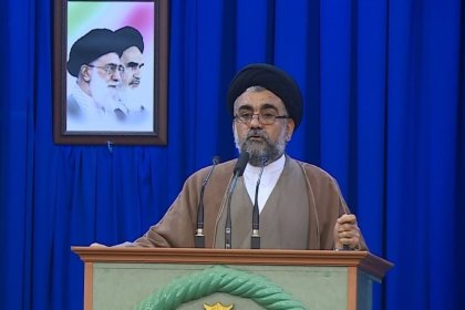 امام جمعه موقت بوشهر در واکنش به ویدیو‌های فستیوال موسیقی کوچه: زمینه‌ساز ولنگاری است 