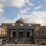 در پی درگیری شدید مسلمانان در مرکز اسلامی ایرلند، پلیس این مکان را تعطیل کرد