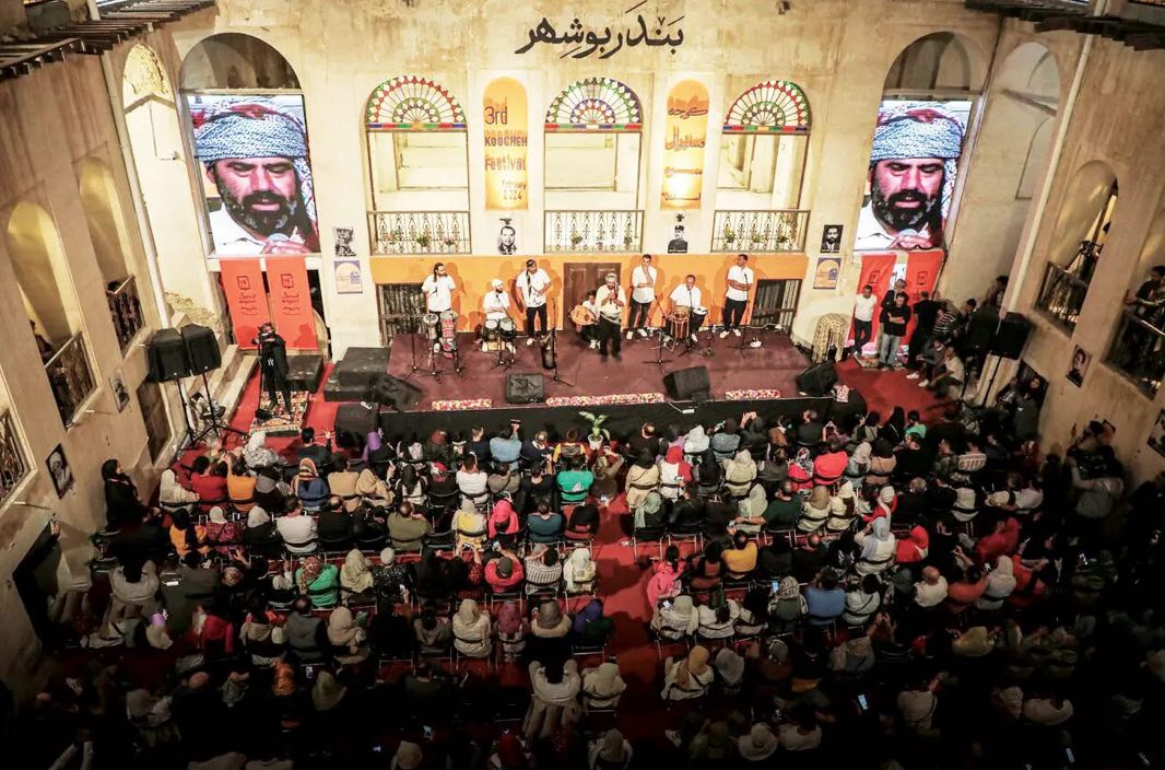موسیقی شادی و جشن در کوچه