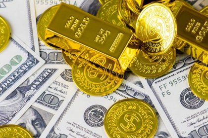 قیمت دلار و طلا در ایران کاهش یافت