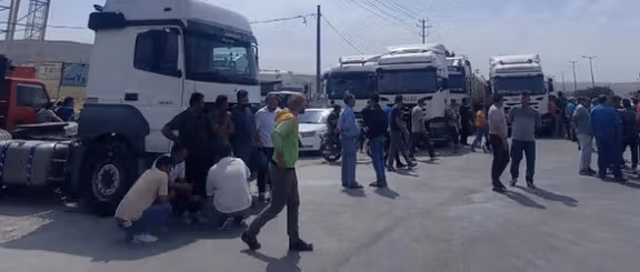 کامیون‌داران در شهر‌های مختلف ایران اعتصاب کردند