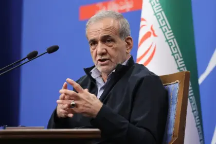 پزشکیان: اداراتی که پنل خورشیدی ندارند در تابستان برق نخواهند داشت