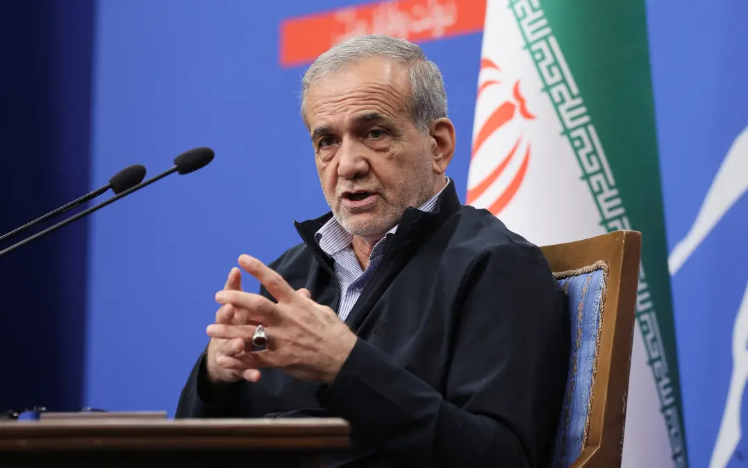 پزشکیان: اداراتی که پنل خورشیدی ندارند در تابستان برق نخواهند داشت
