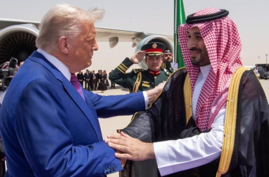 سعودی دور از بایدن خیلی نزدیک به ترامپ