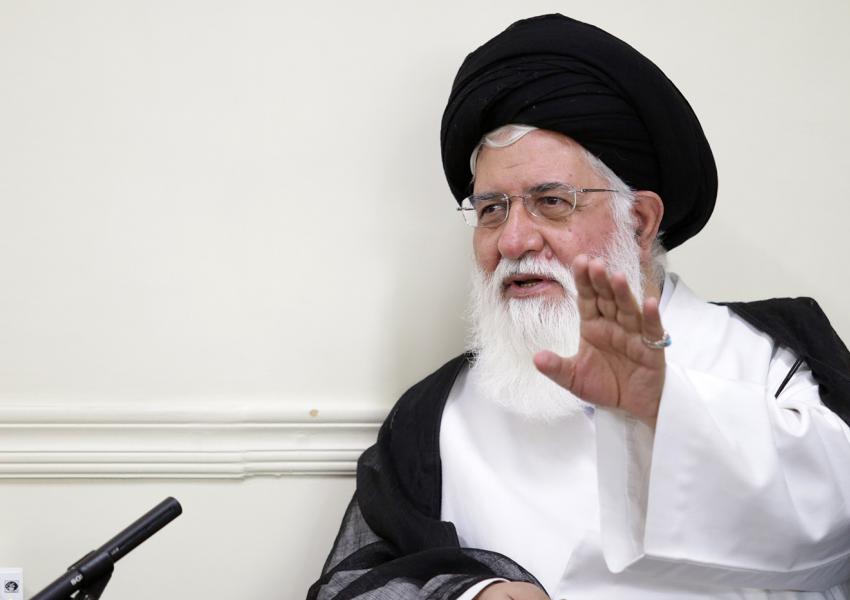علم‌الهدی: جوانان در راه امام خمینی جان‌فشانی می‌کنند