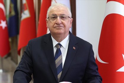 گولر، وزیر دفاع ترکیه: برنامه خروج از سوریه در دستور کار نیست