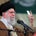 رهبر جمهوری اسلامی: احضار مسئولان دولتی به مجلس را کم کنید