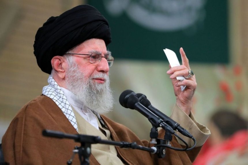 رهبر جمهوری اسلامی: احضار مسئولان دولتی به مجلس را کم کنید