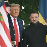 زلنسکی خطاب به خبرنگار آمریکایی: من لباسم را عوض کردم، شما نه!