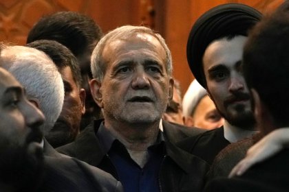 وفاقِ بی‌فرجام؛ پزشکیان زیر تیغ قدرت و بحران