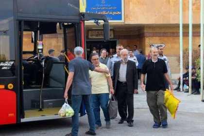 «بازگشت با باتوم»؛ روایت زندانیان سیاسی از شکنجه در مسیر اوین