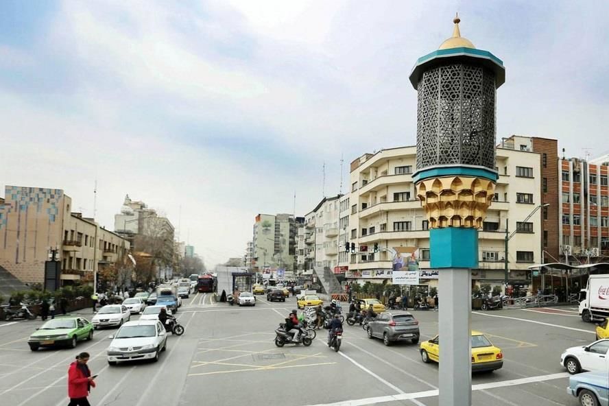 نصب بلندگوی آژیر وضعیت قرمز در میدان صنعت شهرک غرب تهران