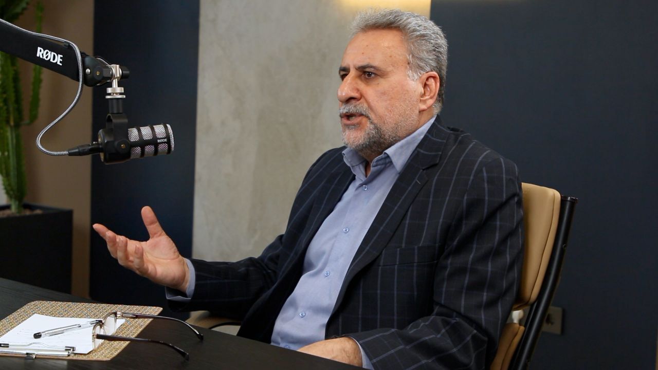 فلاحتپیشه: برخی از بنبستهای سیاست خارجی نان میخورند
