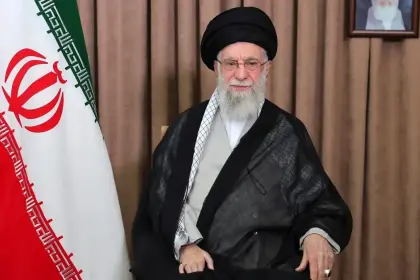 رهبر جمهوری اسلامی ایران:‌ غنی‌سازی را ادامه می دهیم