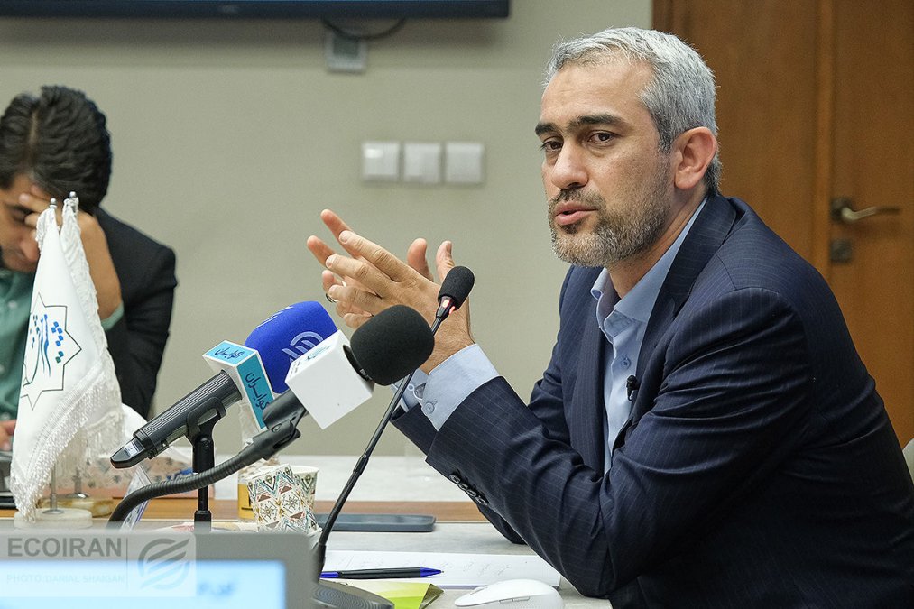 وزیر اقتصاد: مسئولیتی در قبال سیاستهای ارزی و پولی ندارم