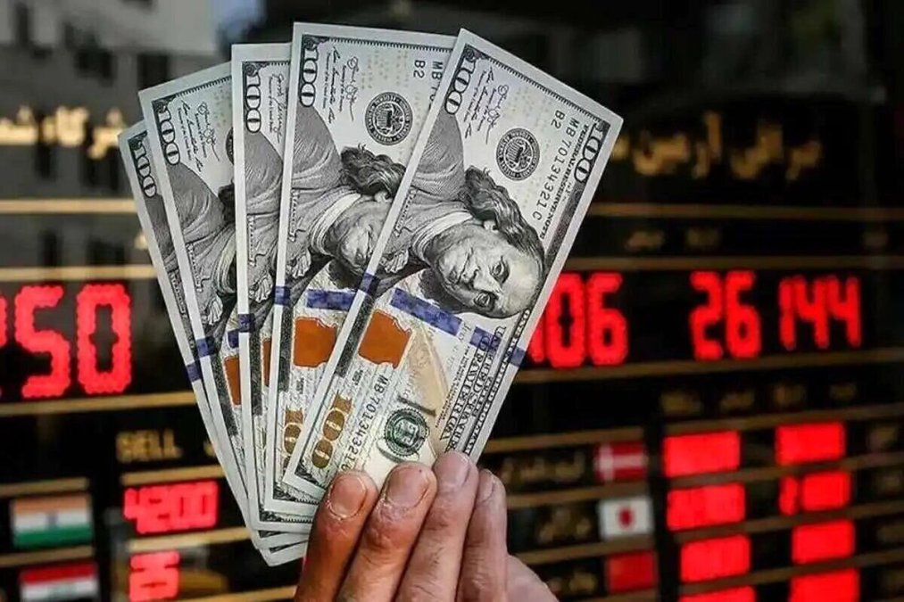 قیمت دلار در بازار آزاد تهران از مرز ۱۱۴ هزار تومان گذشت