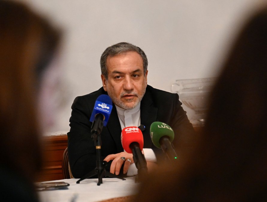 عراقچی: تنها در رابطه با تاسیسات هستهای بمباراننشده با آژانس همکاری میکنیم