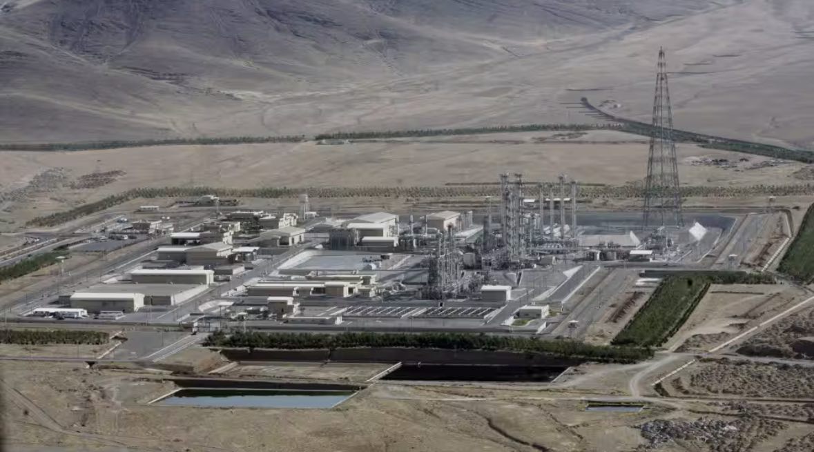 خبرگزاری تسنیم:تاسیسات هستهای نطنز هدف حمله آمریکا و اسرائیل قرار گرفت