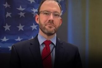 اندی بیکر، عضو تیم مذاکره‌کننده آمریکا با ایران، دولت ترامپ را ترک می‌کند