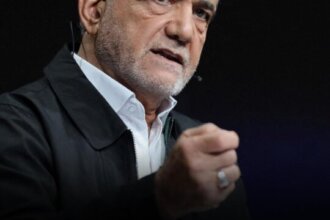 پزشکیان در واکنش به منتقدان توافق: کنار گود نشسته‌اند و می‌گویند «لنگش کن»
