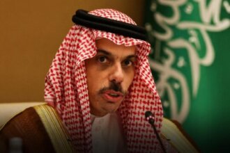 عربستان: تنگه هرمز و باب‌المندب باید باز و امن باشند
