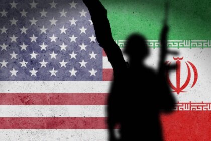 فایننشال تایمز: جنگ پنهان ایران و آمریکا بر سر مین‌های تنگه هرمز