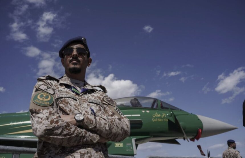 حمله شبه‌نظامیان یمن به پایگاه هوایی ملک خالد عربستان