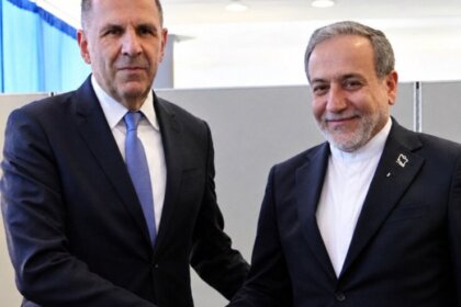 ایران و یونان بر تقویت روابط و ادامه دیپلماسی تأکید کردند