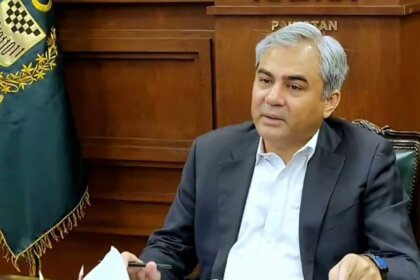 وزیر کشور پاکستان: از ایران با تعجب برگشتم؛ ما هم باید به سمت خودکفایی بیشتر برویم