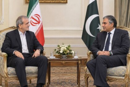 پزشکیان: آمریکا پیش از مذاکره باید فشارها و تحریم‌ها را بردارد